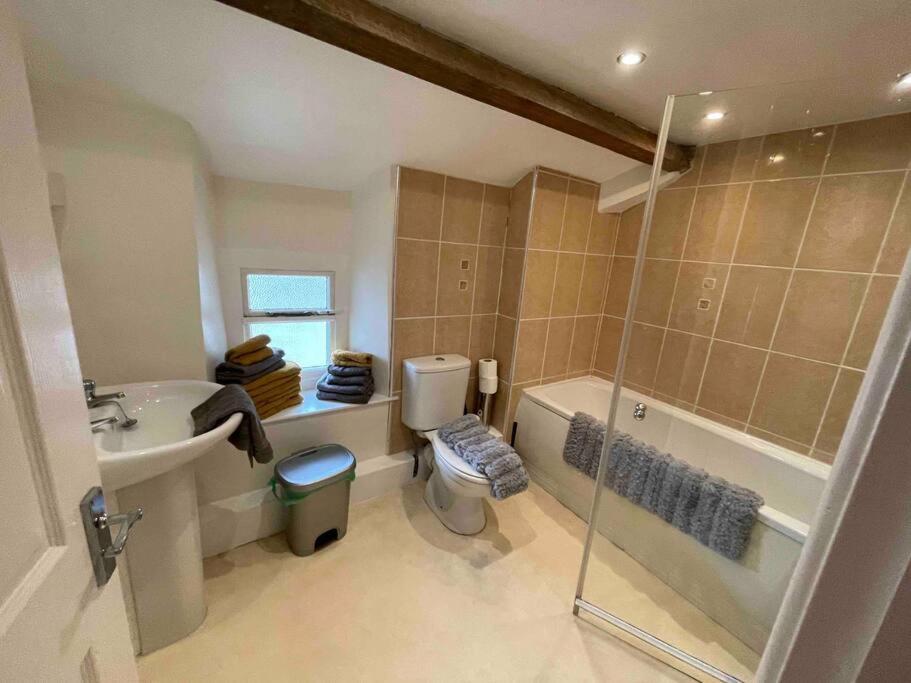 Yew Tree Cottage, 3 Bedroom, 4 Church Row Defynnog * Devynock