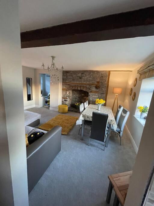 Yew Tree Cottage, 3 Bedroom, 4 Church Row Defynnog Holiday home Devynock